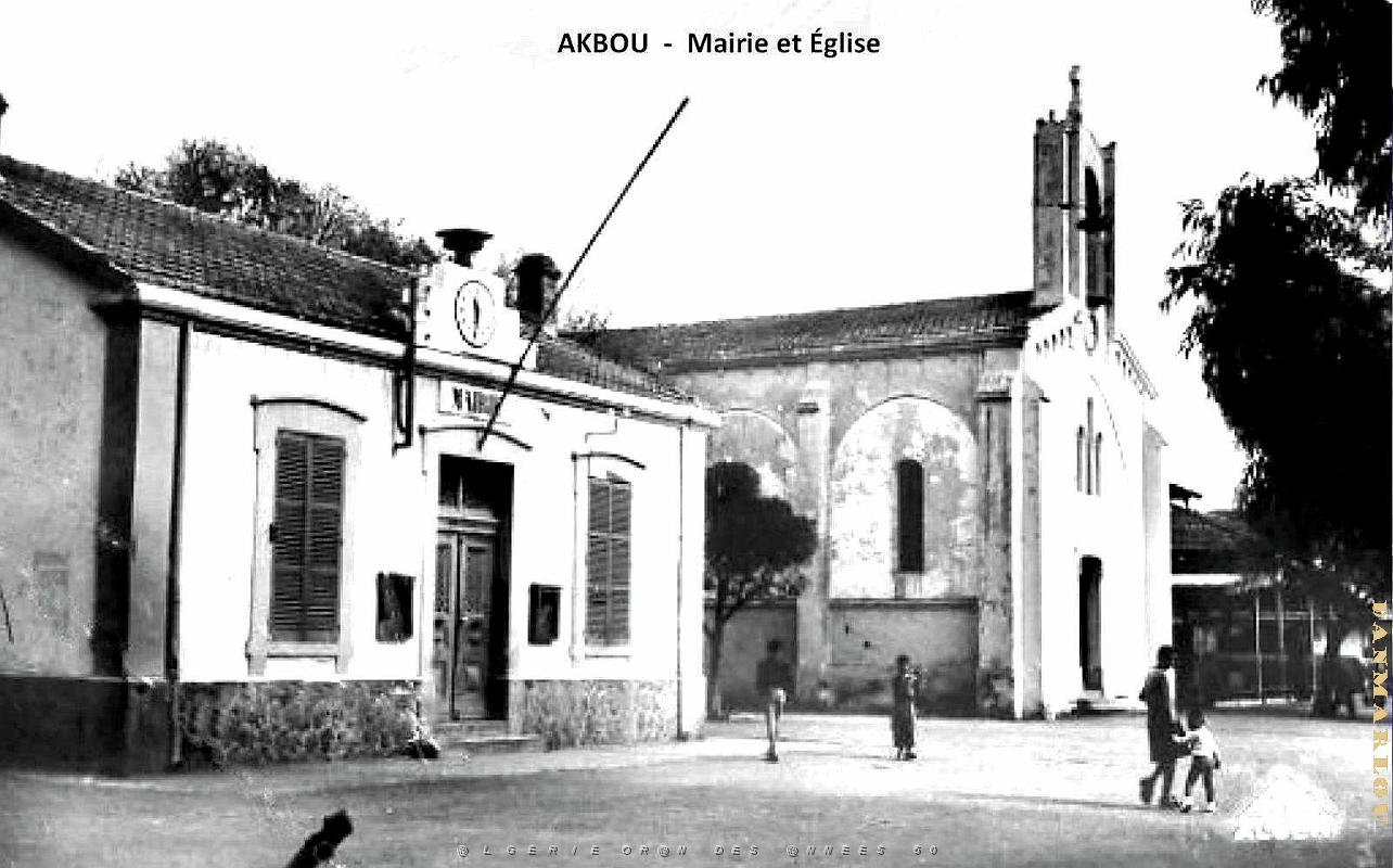 Akbou - Mairie et eglise.jpg